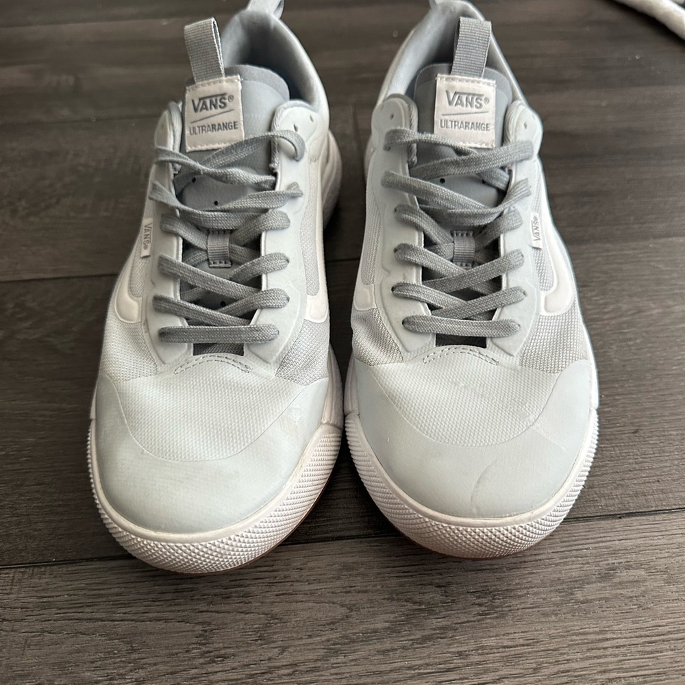 Vans Gray Low-Top Sneakers with Minimalist Design